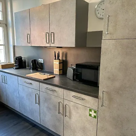 Bee Design + Zentral + Küche + Parken *