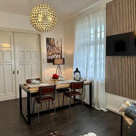 Bee Design + Zentral + Küche + Parken