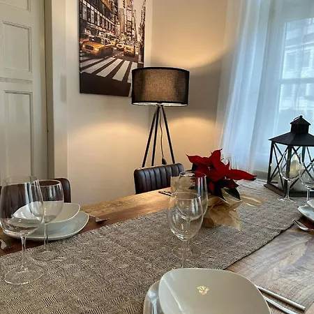 Bee Design + Zentral + Küche + Parken