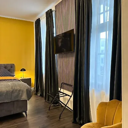 Bee Design + Zentral + Küche + Parken Apartment *