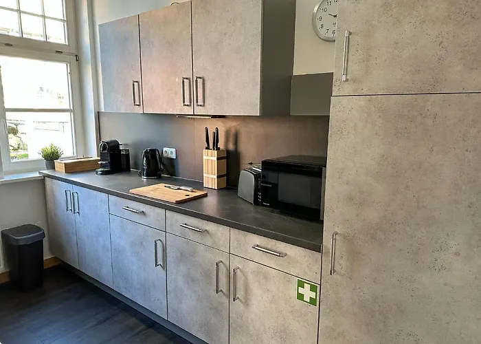 Bee Design + Zentral + Kueche + Parken *